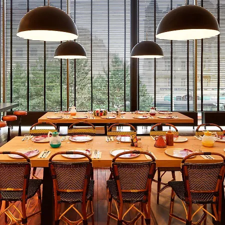 Hotell Mama Shelter 4*
